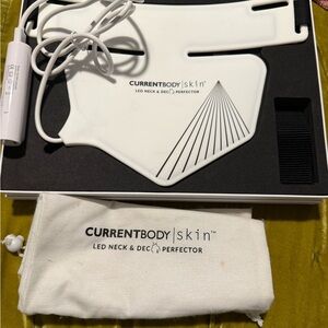 CurrentBody Skin LED Neck & Dec Perfector - White